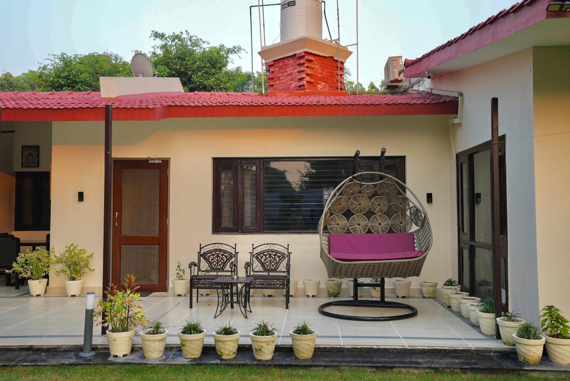 Farm The Retreat - With Private Pool Villa Manesar Exterior photo