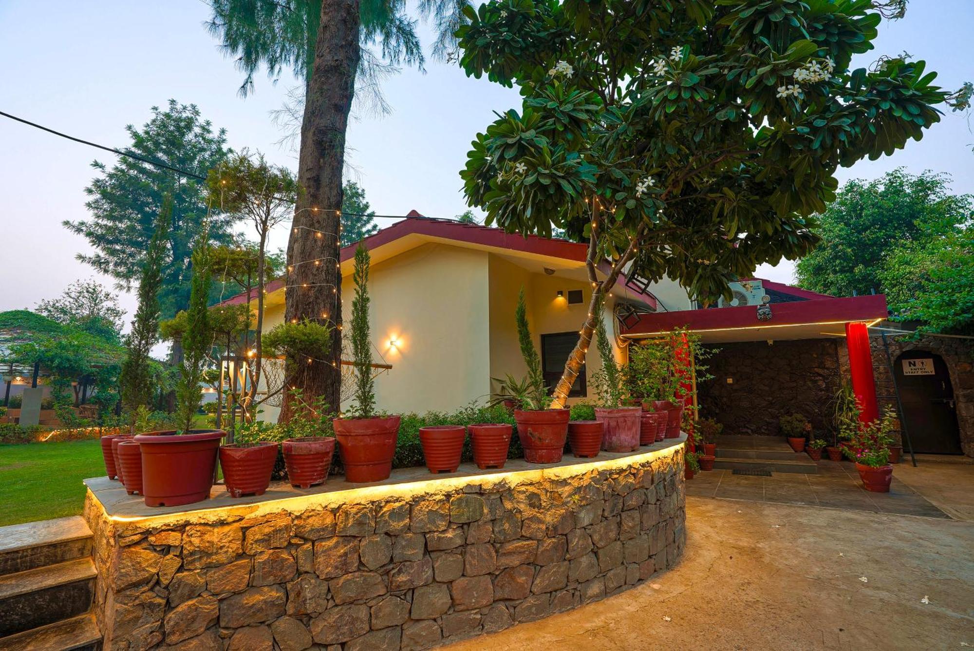 Farm The Retreat - With Private Pool Villa Manesar Exterior photo