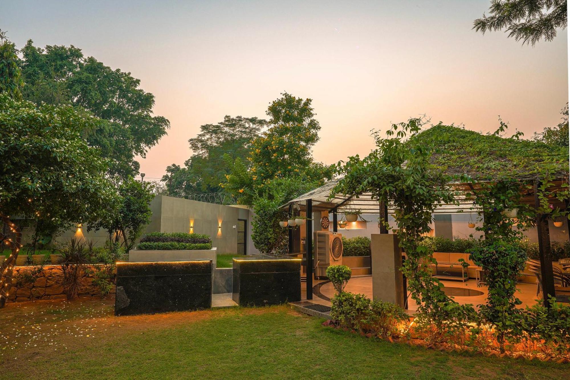 Farm The Retreat - With Private Pool Villa Manesar Exterior photo