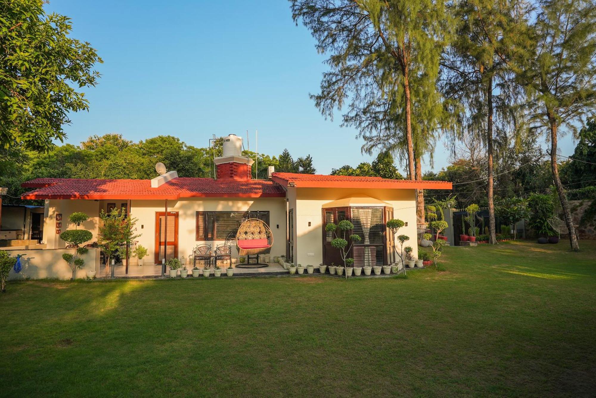 Farm The Retreat - With Private Pool Villa Manesar Exterior photo