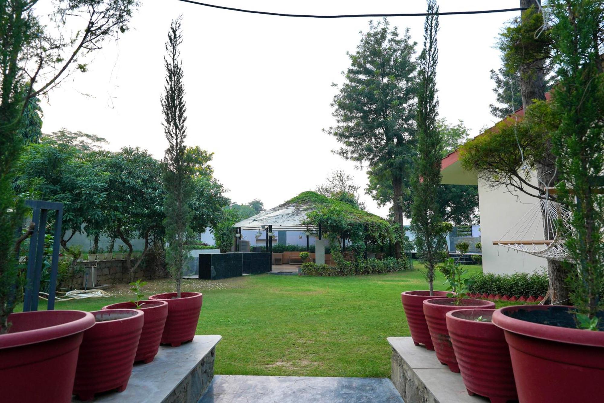 Farm The Retreat - With Private Pool Villa Manesar Exterior photo