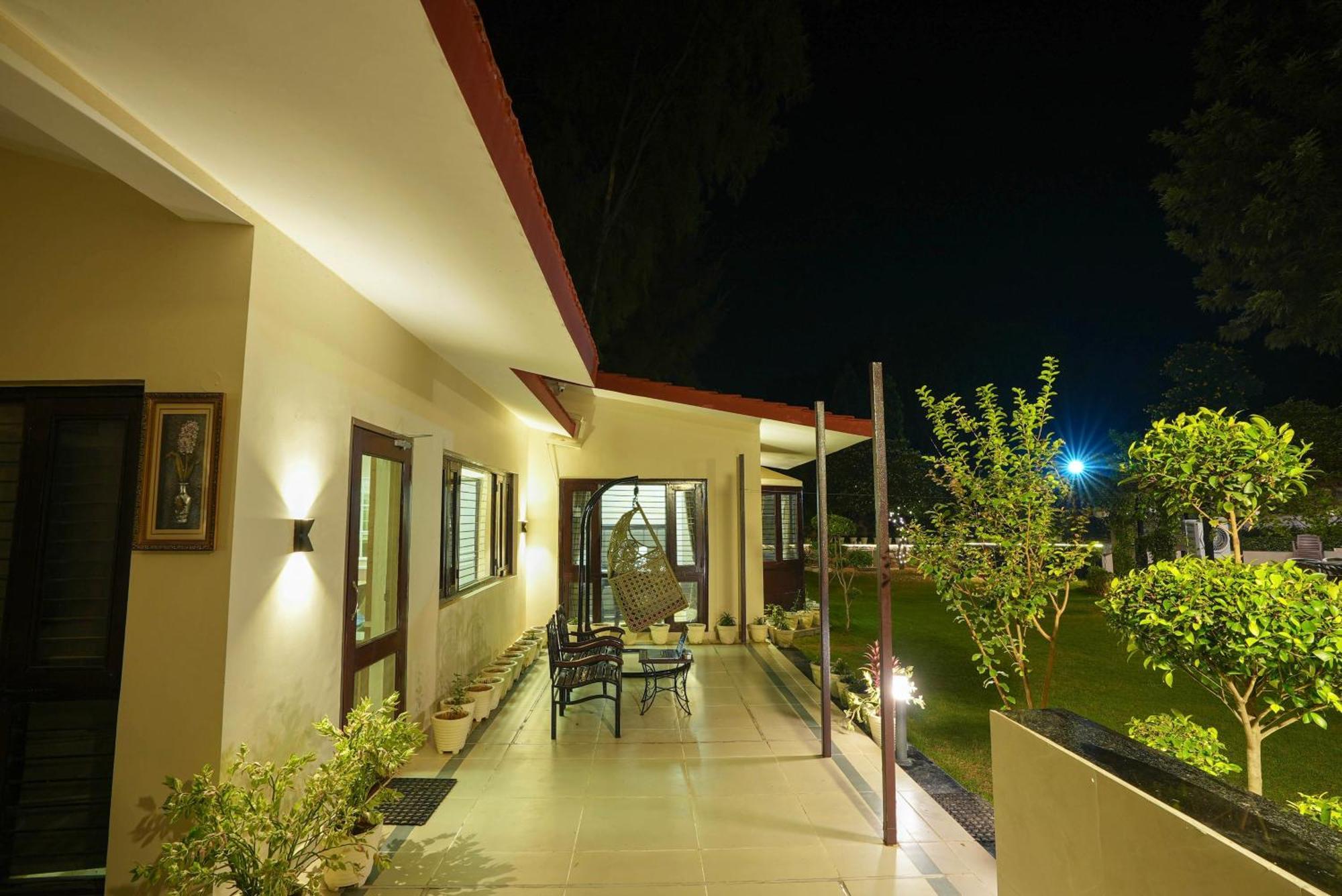 Farm The Retreat - With Private Pool Villa Manesar Exterior photo