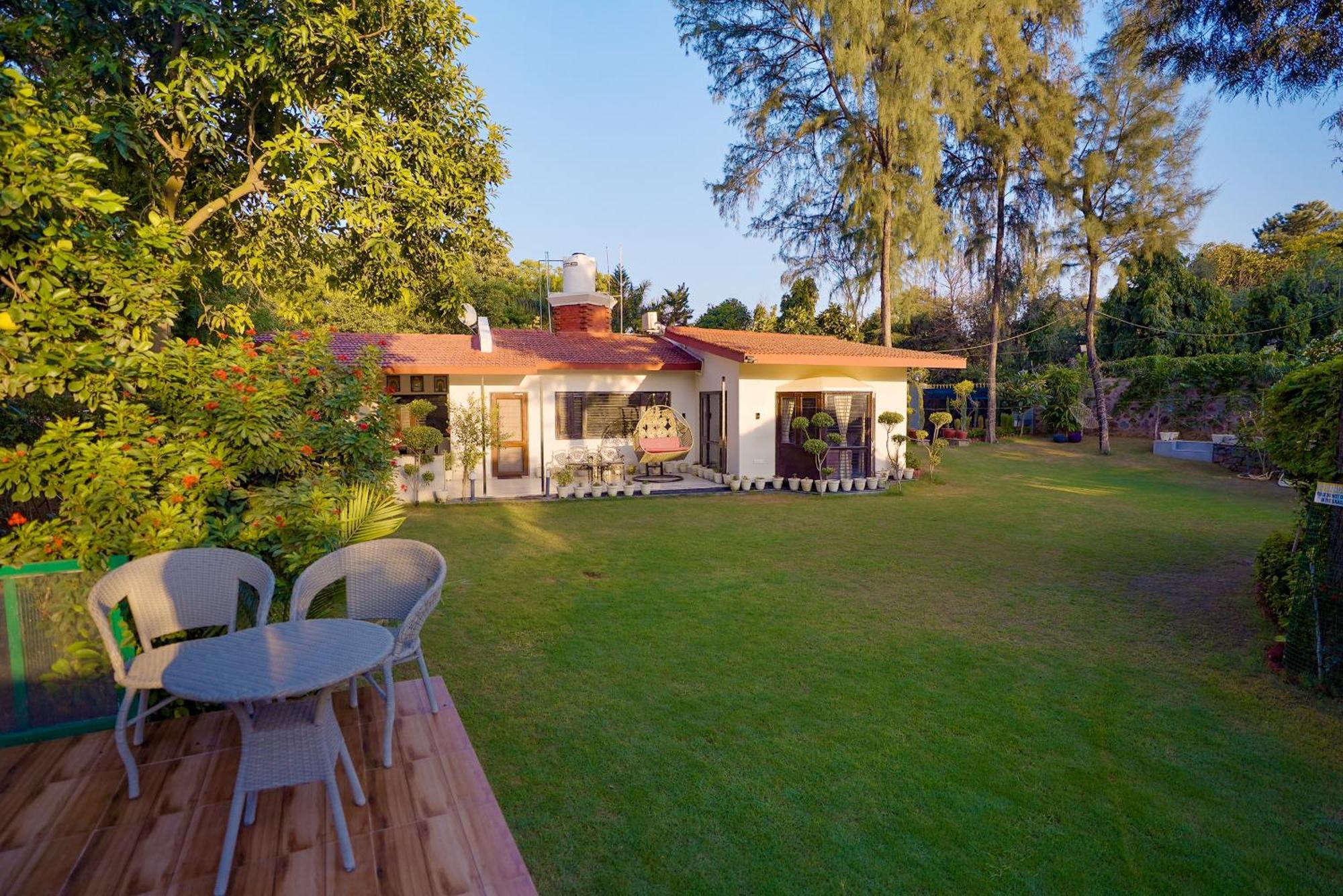 Farm The Retreat - With Private Pool Villa Manesar Exterior photo