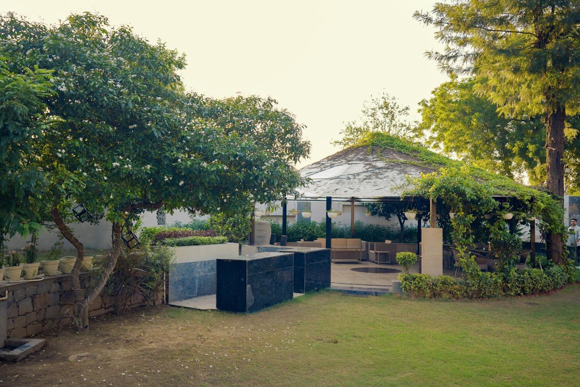 Farm The Retreat - With Private Pool Villa Manesar Exterior photo