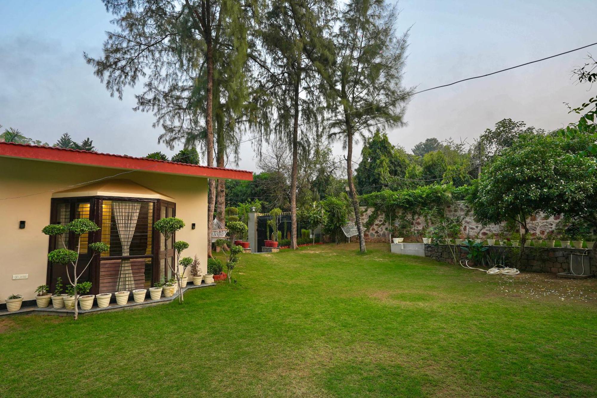 Farm The Retreat - With Private Pool Villa Manesar Exterior photo