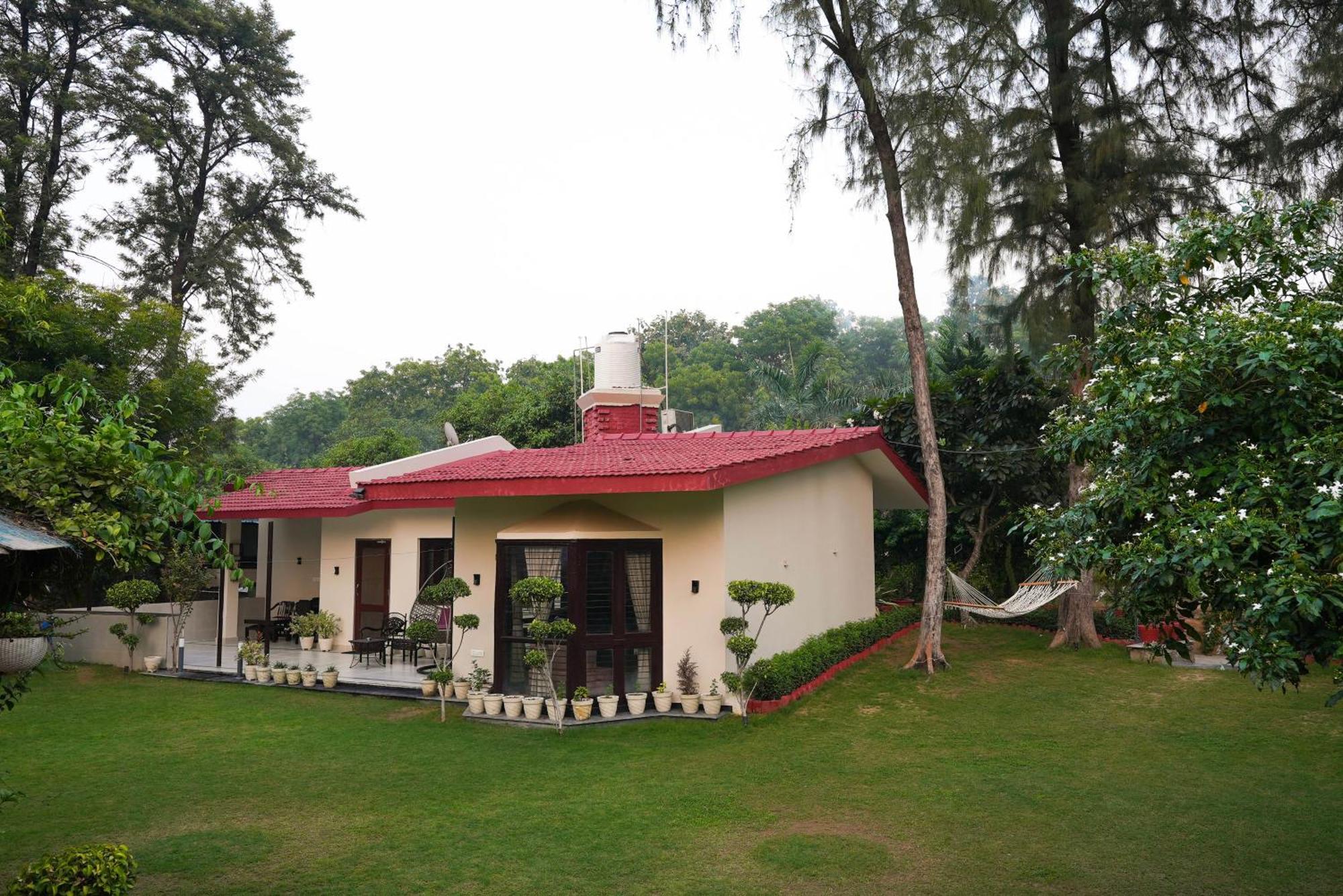 Farm The Retreat - With Private Pool Villa Manesar Exterior photo